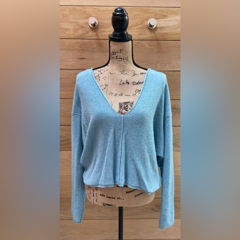 Free People Cashmere Cropped V-Neck Sweater in Blue-Green.  Size S.